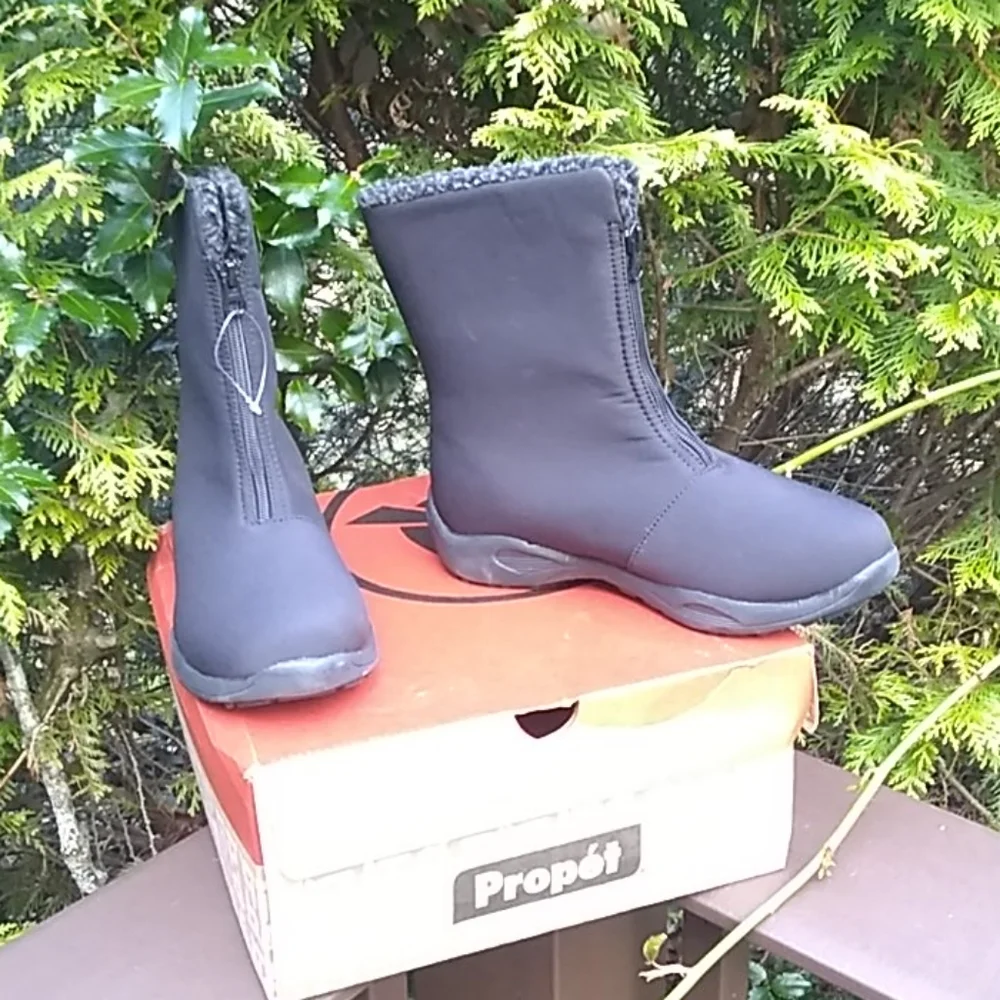 NWB - Propet Madison Mid Zip